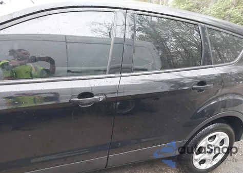 2017 Ford Escape S z USA, uszkodzony, nr VIN 1FMCU0F79HUB19834